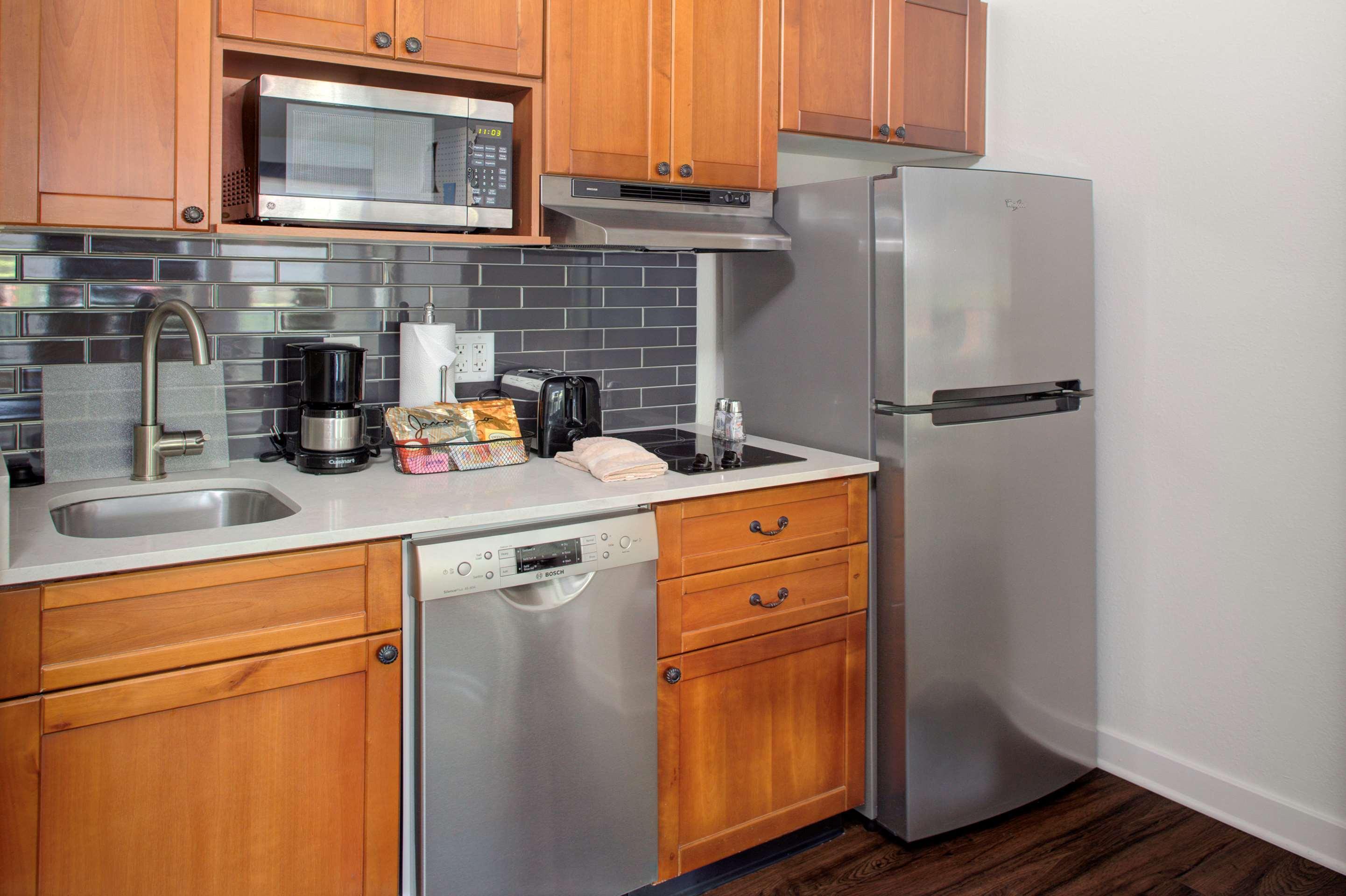 Hyatt House East Hotel 3*