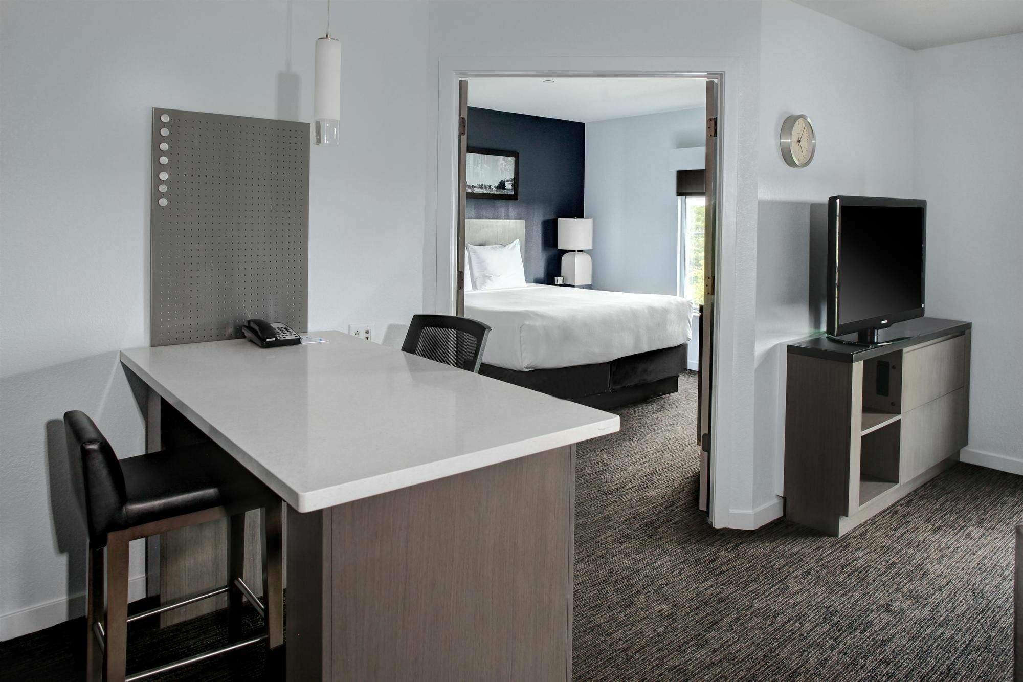 Hyatt House East Hotel 3*