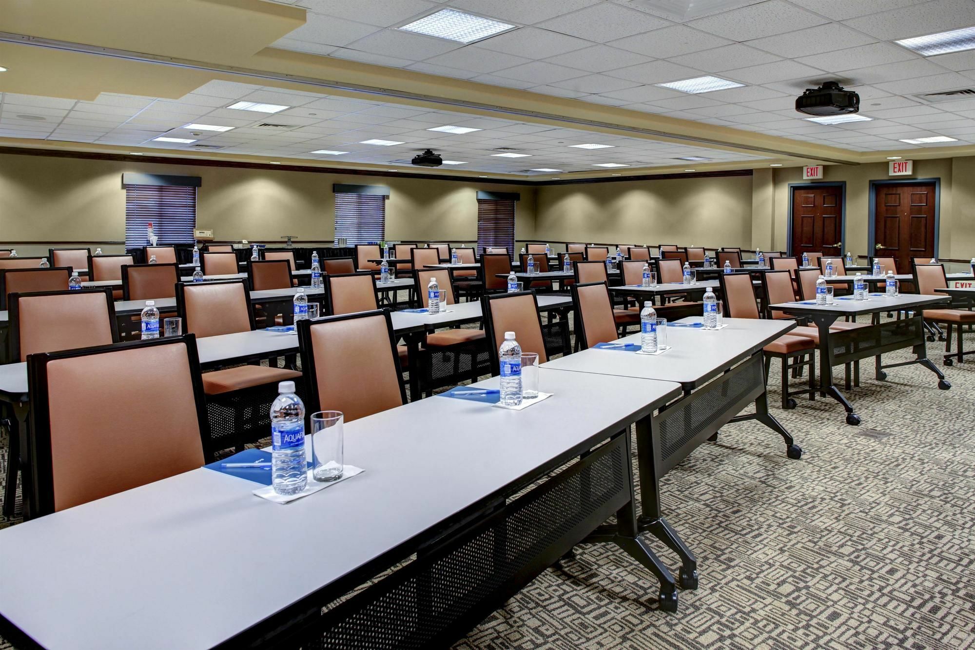 Hyatt House East Hotel 3*