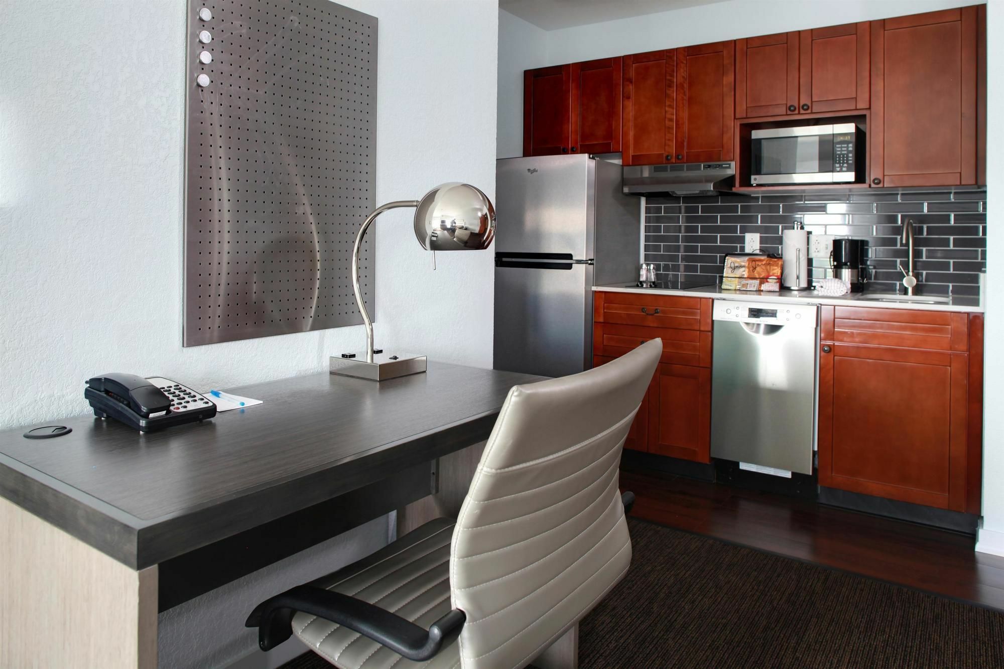 Hyatt House East Hotel 3*